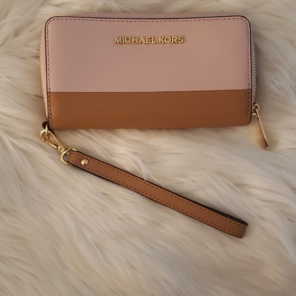 Michael Kors Handbags - 🔥🏷New🏷🔥Michael Kors Wallet Wristlet Pink and Brown